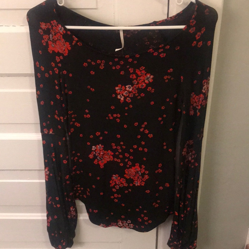 Free People Long Drappy Sleeve Cotton Tee. Medium